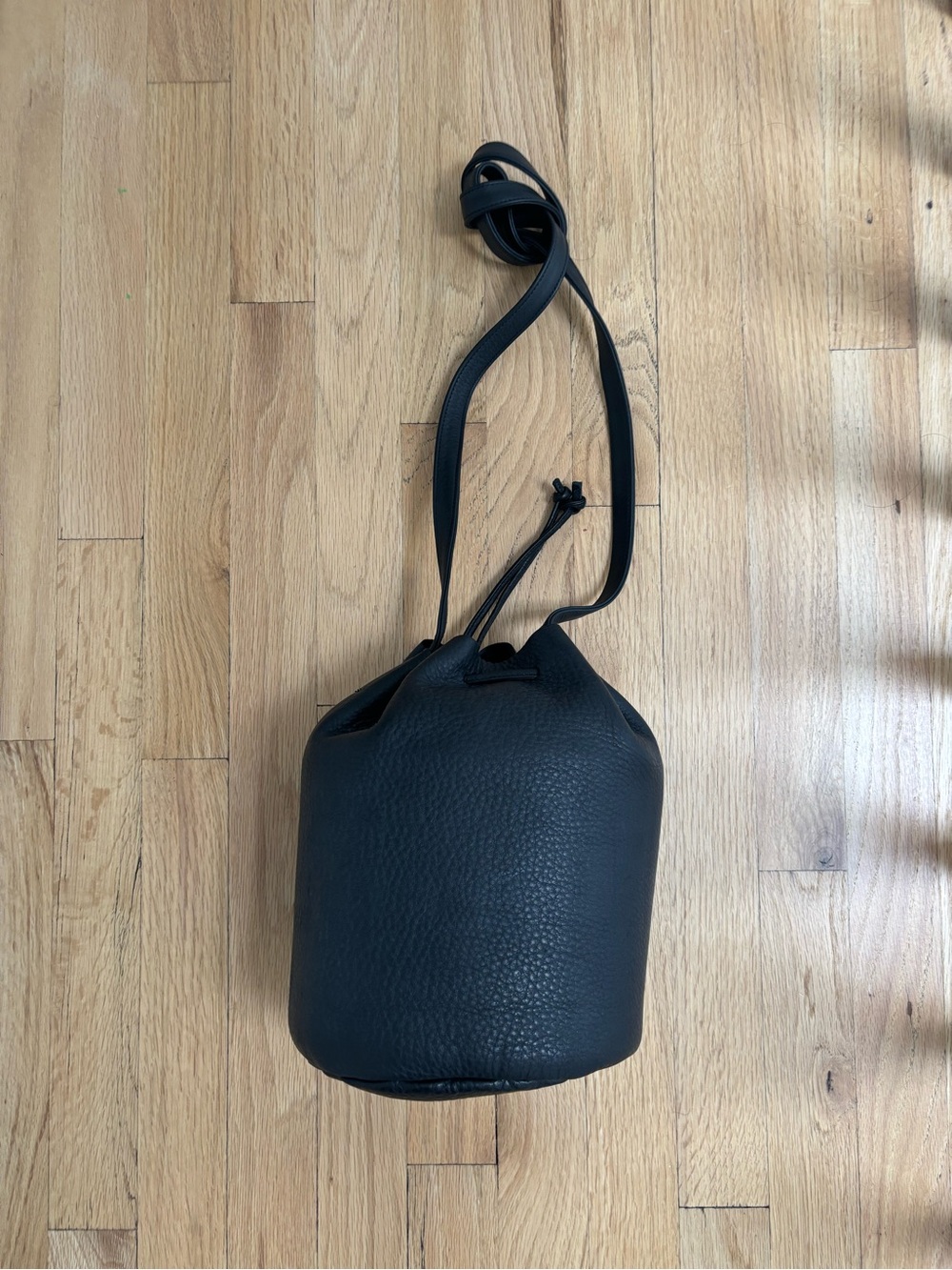 Brand New BAGGU Black Pebbled Leather Drawstring Bucket Purse - Picture 2 of 2